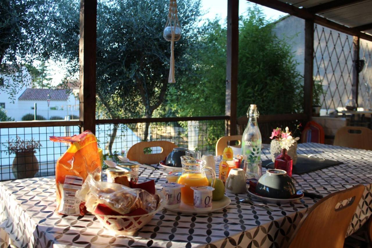 Villa Luberon: Cozy Room with Terrace Cucuron Exterior photo