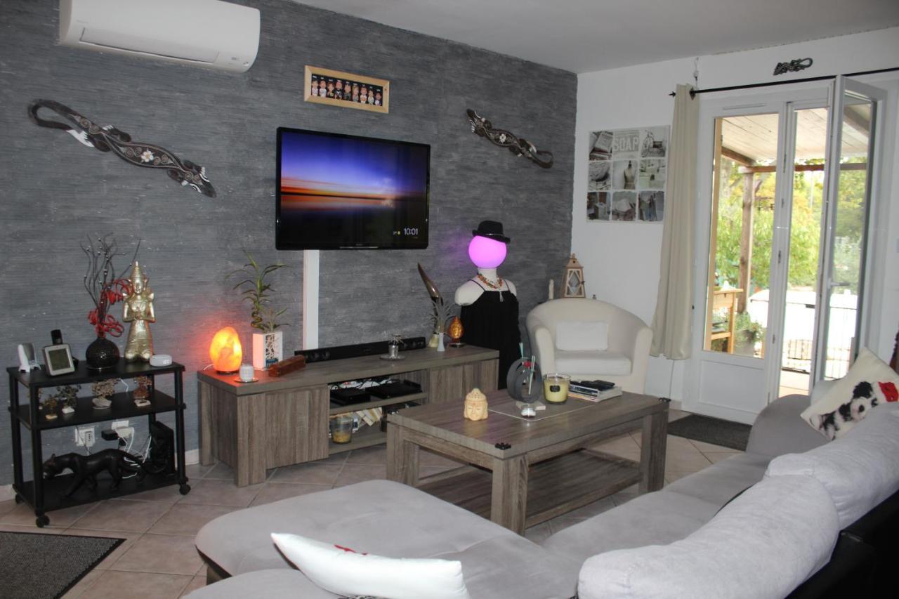 Villa Luberon: Cozy Room with Terrace Cucuron Exterior photo